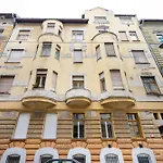 Prestige Elegant 3-Bdr Apartment