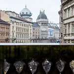 Huge Aparment In The City Center With Air Conditioning
