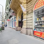 Simple Central Stay