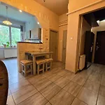 Serenity Family Apartment In Old Buda Near Tram Line