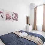 Deluxe D16 Grand Suite Next To The Synagogue