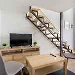 M5 Maria B Apartment