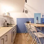Cosy Studio In Central Party District W41 Blue