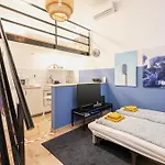 Cosy Studio In Central Party District W41 Blue