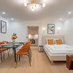 Luxury & Quiet Central Apartment Near Newyorkcafe