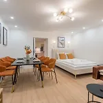 Luxury & Quiet Central Apartment Near Newyorkcafe