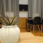 Cozy Downtown Apartment