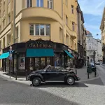 Prime Downtown Budapest Luxury Condo, Private Spa, Home Cinema, Patio