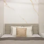 Luxurious & Elegance W18 Grand Suite W\' Balcony By Prestige Homes