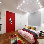 King Bed & Cozy Lighting, Free Wifi In Budapest