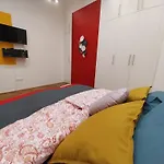 King Bed & Cozy Lighting, Free Wifi In Budapest