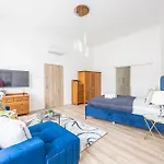 Exlcusive & Central Elizabeth24 Grand Suite