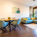 Free Parkin Sensational Location 3Room Apt