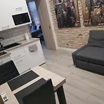 Arena Flat, Free Street Parking