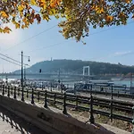 Beauty Inn - By The Danube