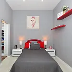 Grey City Comfort 2Br Apartment Near Keleti