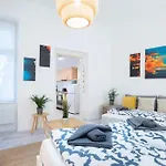 Studio In The Heart Of Party District Ka28