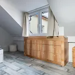 Cozy, Central 2 Bedrooms Home Next To New York Cafe