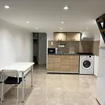 Westend Studios - Cozy Studio Flats In The City Center