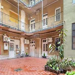 Central Large And Comfy Apartment