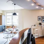 4-Room Home With Aircon And Balcony Free Parking