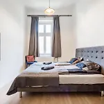 Downtown Comfort - Work, Relax, Explore