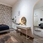 Downtown 13 Boutique Apartment