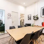 Downtown 13 Boutique Apartment