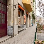 Downtown 13 Boutique Apartment