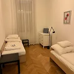Modern 3Br Apt Free Parking Prime Location