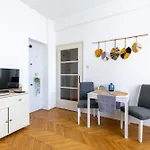 Jp16 Papa Apartment