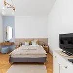 Jp16 Papa Apartment