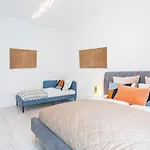 Cozy New Home - Easy City Center Access