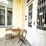 Large Peaceful 1Br Apt In Central Budapest - Yellow House