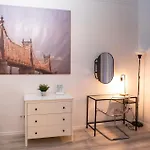 Perfect Location,Newly Decorated Modern, Large Place 60 M2, Really Quiet So You Can Have A Good Night Sleep, Ac, Netflix, Smart Tv, High-Speed Internet, World Famous New York Cafe Only 10 Minutes Walk