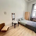 Leo Heart Rooms