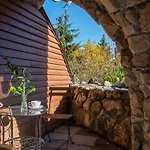 Deluxe Swan Stone Castle Apartment
