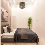 Quiet Center Apartment Near Heroes Square By Cavaland