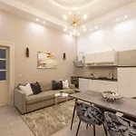 Quiet Center Apartment Near Heroes Square By Cavaland