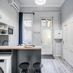 Synagogue 1 Bedroom Apartment S161