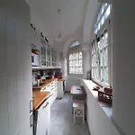 Boutique Apartment With Parking