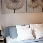 Barbaras Modern Apartment