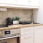 Comfy Designer Apartment In Ruin Pub District