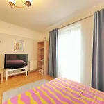 Acacia Aparhotel-Near New York Cafe