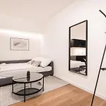 E23 - Grand Boulevard Design Loft - Best Location By Bqa