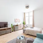 Exclusive Veres Palne Apartment By Cavaland New