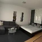 Downtown Rose Garden Apartments Whit Garage Opcional