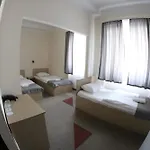 Free Parking, Free Breakfast, Only 15 Minutes To City Center