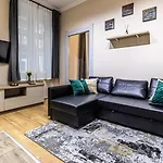 Chill & Stay In The Heart Of Budapest-With Ac