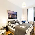 Akacfa Chic Retreat Downtown